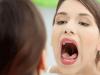 От чего возникает неприятный запах изо рта: причины у взрослых